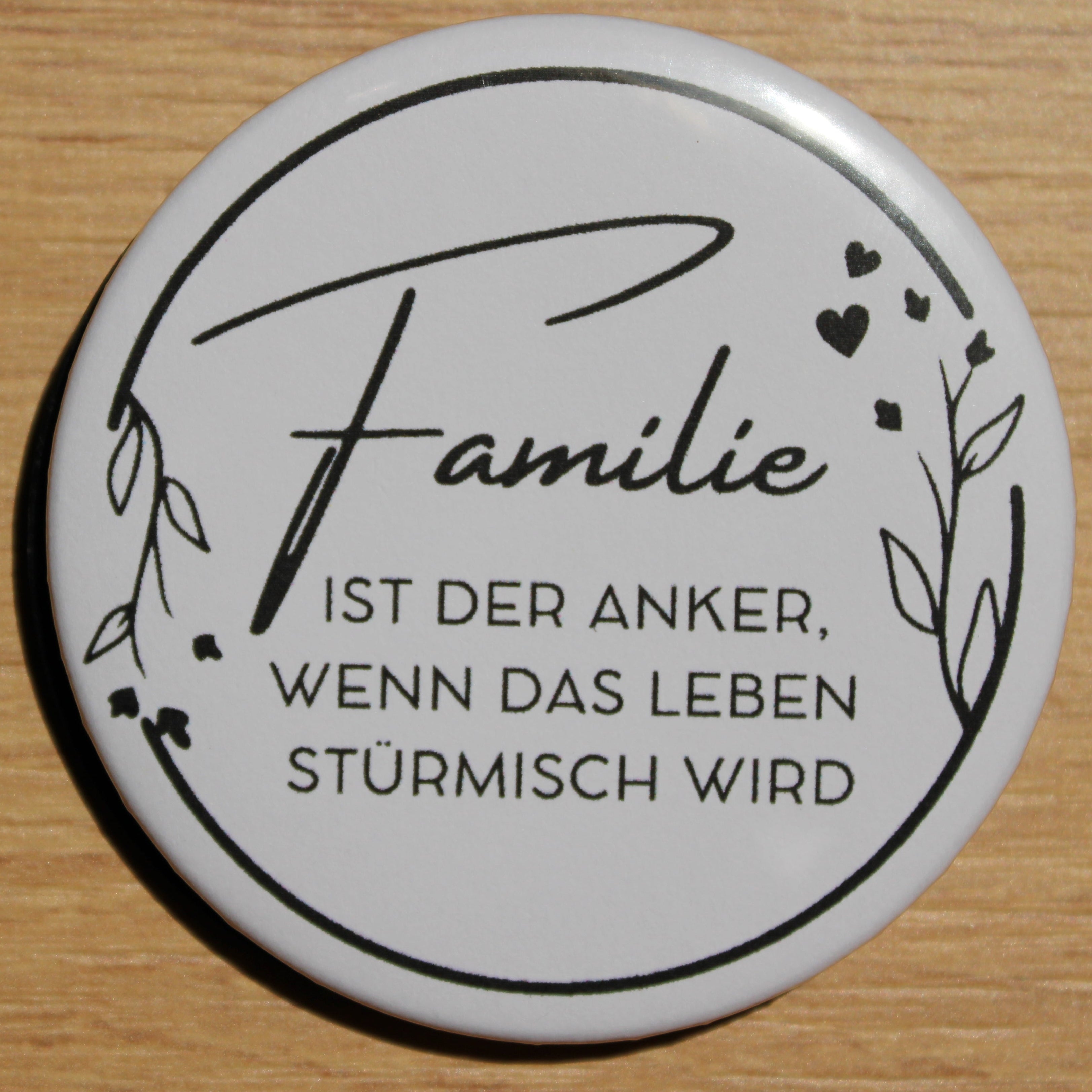 Button - „Familie ist der Anker, wenn das Leben stürmisch wird“