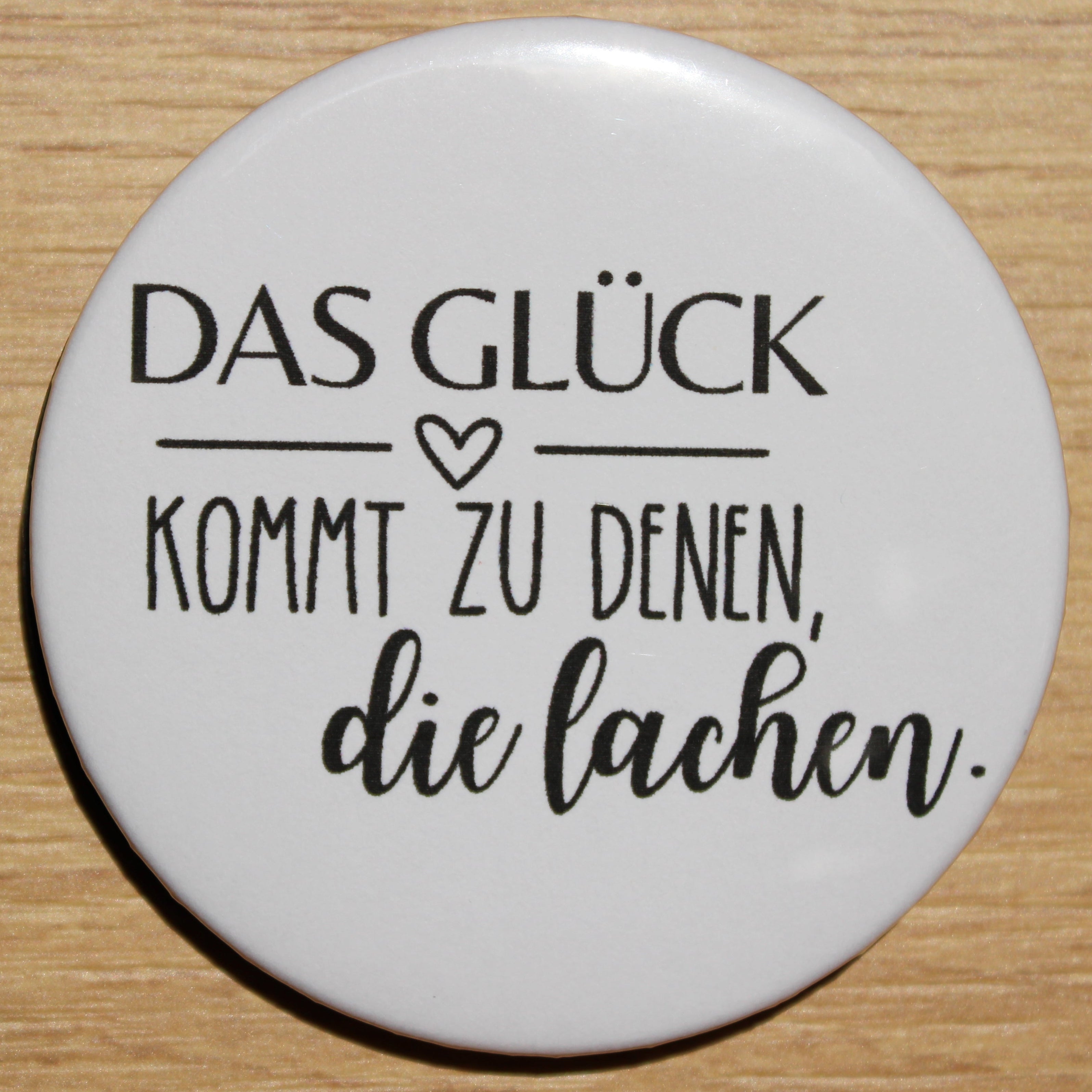 Button - „Das Glück kommt zu denen die lachen“