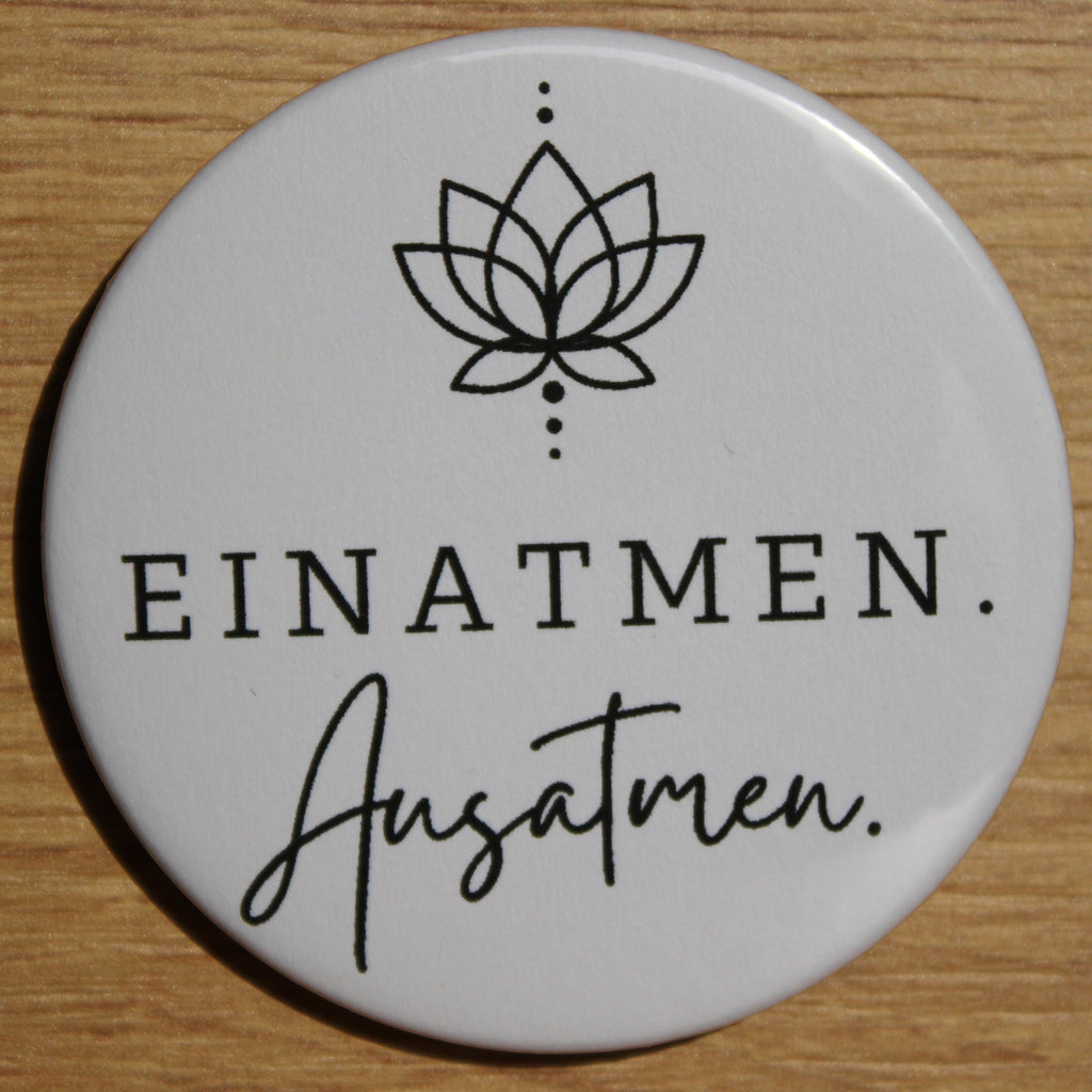 Button - „Einatmen. Ausatmen“