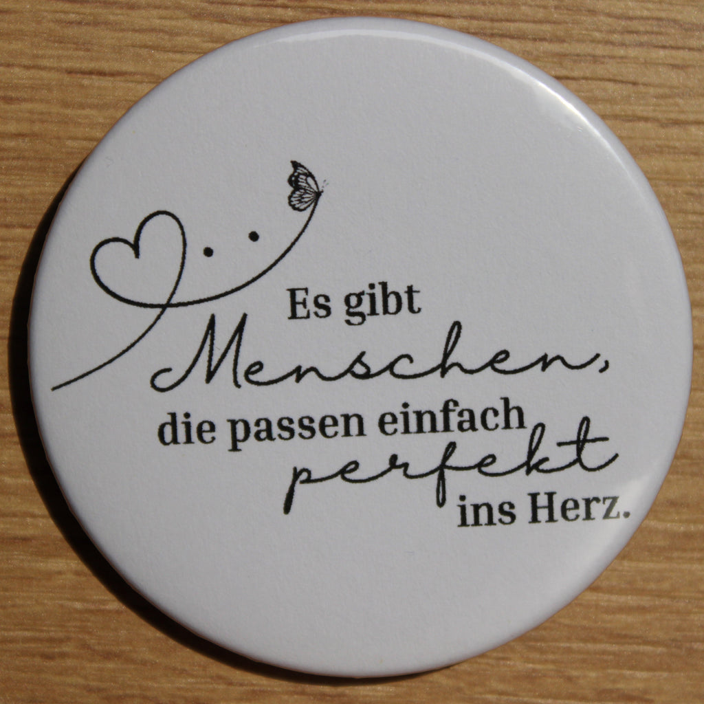 Button - „Es gibt Menschen die passen einfach perfekt ins Herz“