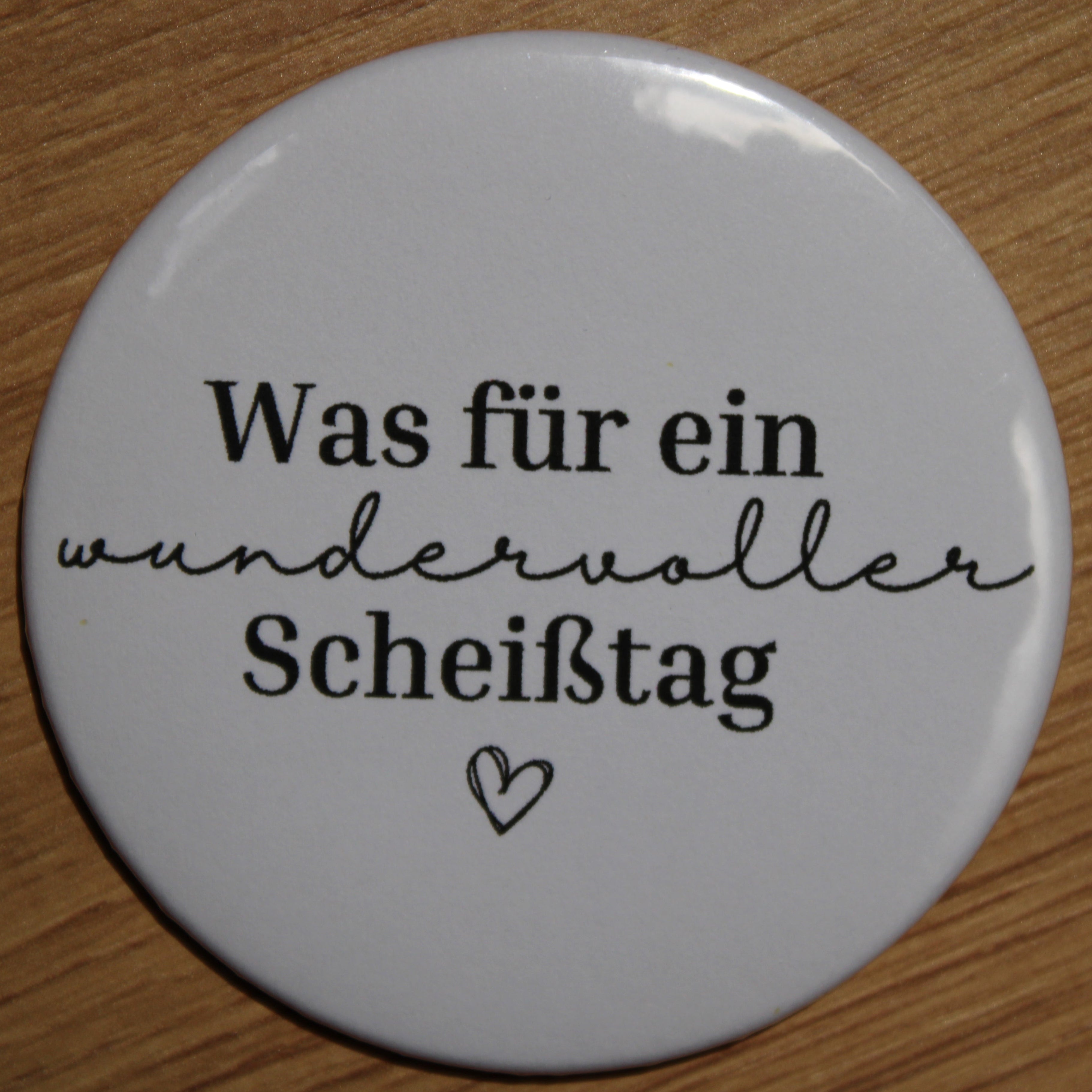 Button - „Was für ein wundervoller Scheißtag“